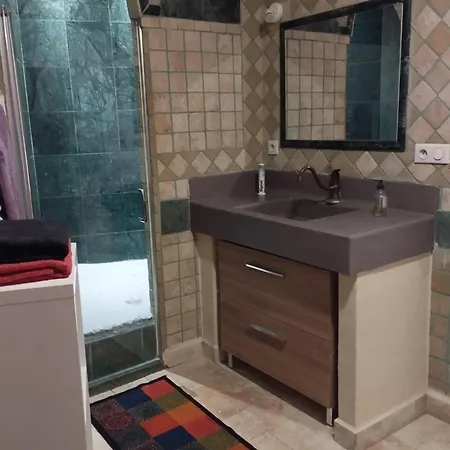 דירה Tres Bel Cosy Et Chaleureux A נים