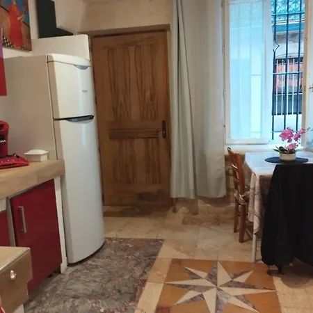 Tres Bel Cosy Et Chaleureux A Ним